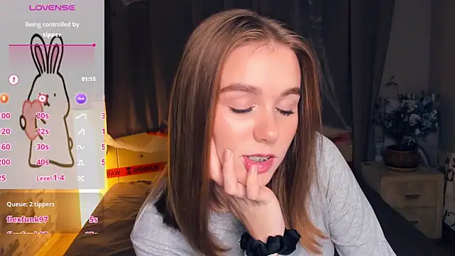 Snapshot of TienKnous chatting on November 6, 2025, 7:18 pm TienKnous online show from November 6, 2025, 7:18 pm