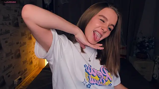 Snapshot of TienKnous chatting on November 9, 2025, 7:07 pm TienKnous online show from November 9, 2025, 7:07 pm