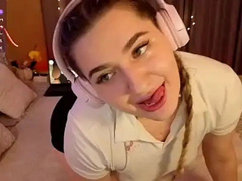 cutieblush online show from November 28, 2025, 7:58 pm