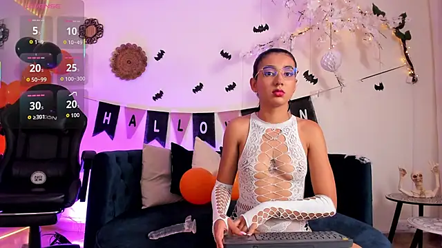 cloe taylor   online show from October 5, 2025, 3:41 am