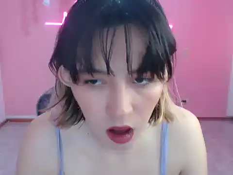 Snapshot of cristal_hills_19 chatting on November 18, 2025, 5:49 pm cristal hills 19 online show from November 18, 2025, 5:49 pm