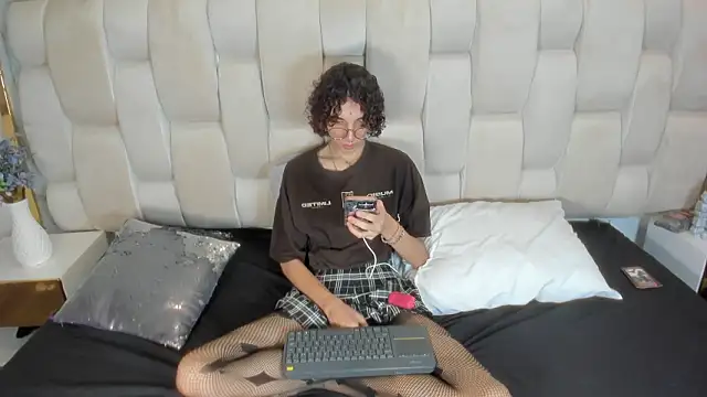 Scaarlett 22  online show from February 10, 2026, 4:11 am