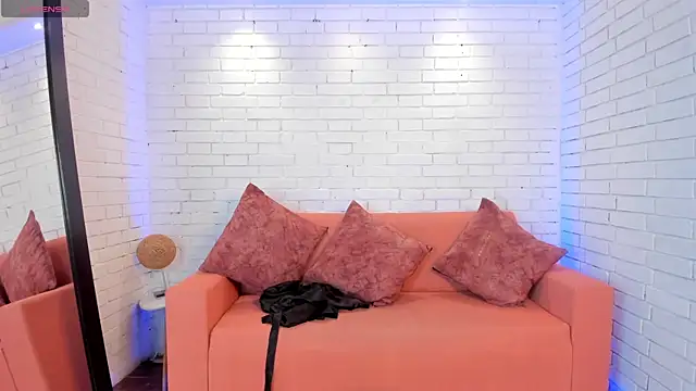 VenusCooper online show from November 6, 2025, 7:40 pm