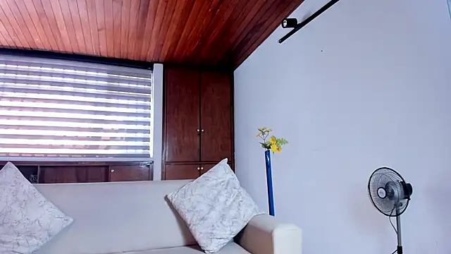 Snapshot of VenusCooper chatting on January 17, 2026, 7:28 pm VenusCooper online show from January 17, 2026, 7:28 pm