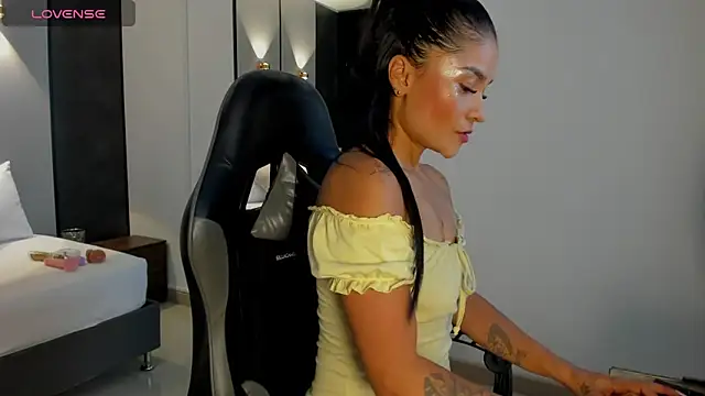 tabata69  online show from November 12, 2025, 8:12 pm