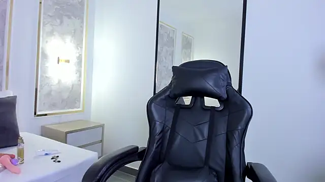 tabata69  online show from December 3, 2025, 7:46 pm