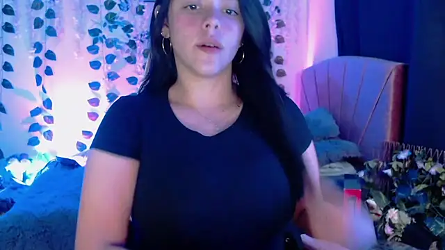 Snapshot of Chloe-laurent03 chatting on March 2, 2026, 11:33 pm Chloe-laurent03 online show from March 2, 2026, 11:33 pm