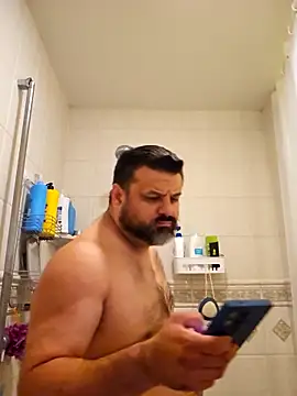 Snapshot of Roddog18 chatting on November 5, 2025, 2:09 pm Roddog18 online show from November 5, 2025, 2:09 pm