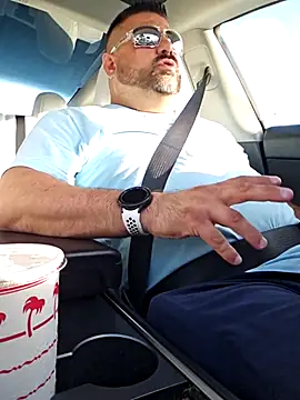 Snapshot of Roddog18 chatting on December 17, 2025, 10:48 pm Roddog18 online show from December 17, 2025, 10:48 pm