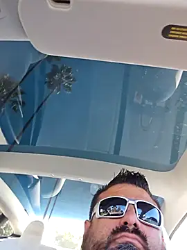 Snapshot of Roddog18 chatting on October 30, 2025, 9:33 pm Roddog18 online show from October 30, 2025, 9:33 pm