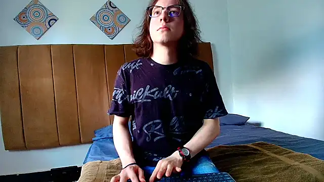 Snapshot of SnowyX_ chatting on October 15, 2025, 8:50 pm SnowyX online show from October 15, 2025, 8:50 pm