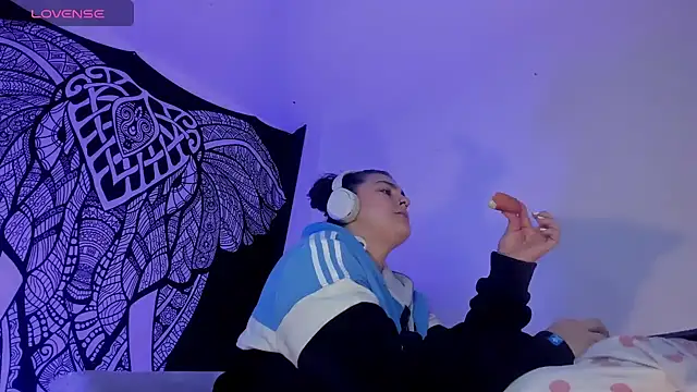 Anny ferrer1 online show from December 19, 2025, 9:50 pm