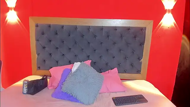 Xiomara Stwart online show from November 15, 2025, 7:18 pm