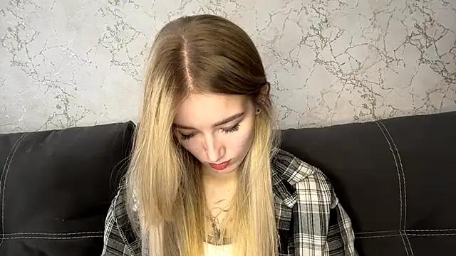 Snapshot of SweetCatherine chatting on October 28, 2025, 8:13 am SweetCatherine online show from October 28, 2025, 8:13 am