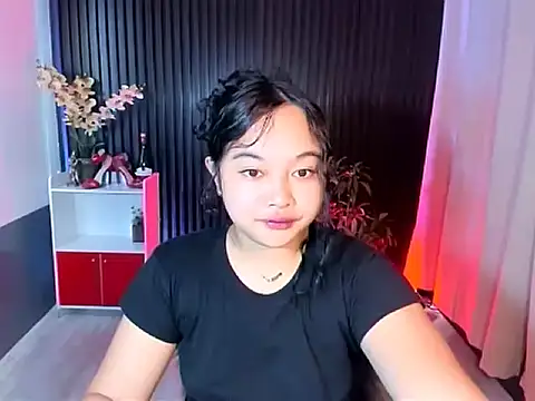 Snapshot of UrFavouriteCravings chatting on November 11, 2025, 12:27 am UrFavouriteCravings online show from November 11, 2025, 12:27 am