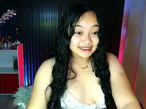 Snapshot of UrFavouriteCravings chatting on November 17, 2025, 3:49 pm UrFavouriteCravings online show from November 17, 2025, 3:49 pm