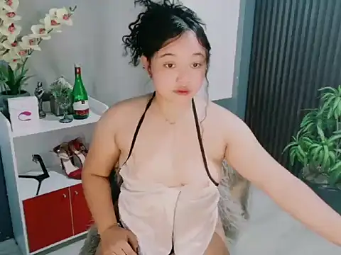 Snapshot of UrFavouriteCravings chatting on December 4, 2025, 1:15 am UrFavouriteCravings online show from December 4, 2025, 1:15 am