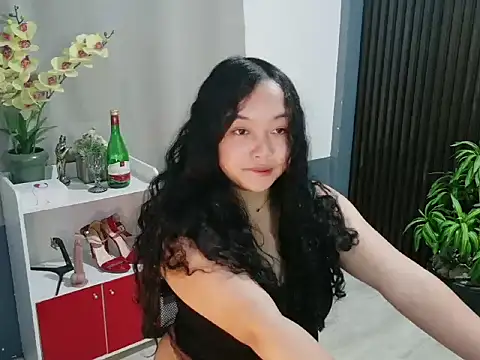 Snapshot of UrFavouriteCravings chatting on December 15, 2025, 1:17 pm UrFavouriteCravings online show from December 15, 2025, 1:17 pm