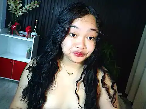 Snapshot of UrFavouriteCravings chatting on November 25, 2025, 1:28 am UrFavouriteCravings online show from November 25, 2025, 1:28 am