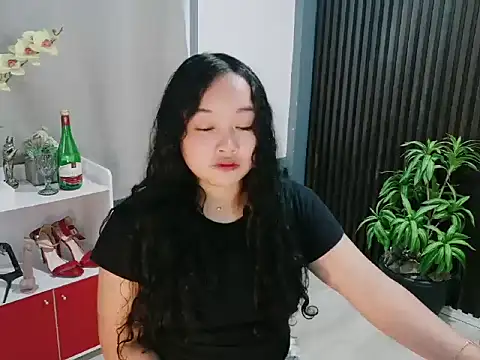 Snapshot of UrFavouriteCravings chatting on December 16, 2025, 1:43 am UrFavouriteCravings online show from December 16, 2025, 1:43 am