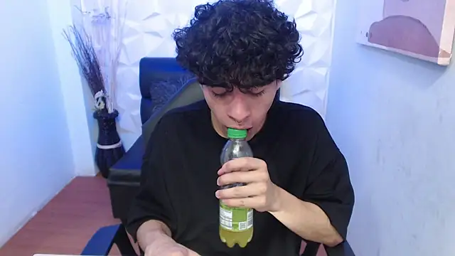 Liil boy online show from October 28, 2025, 3:40 am