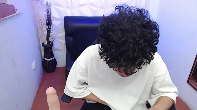 Liil boy online show from October 15, 2025, 3:38 am