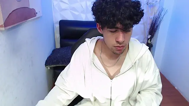 Liil boy online show from October 21, 2025, 3:50 am