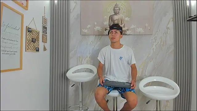 VERY HOT GUYS online show from December 19, 2025, 1:13 pm