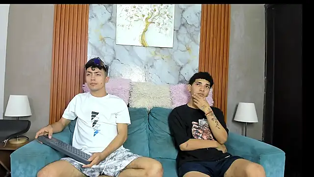 Snapshot of VERY_HOT_GUYS chatting on June 12, 2026, 7:17 am VERY HOT GUYS online show from June 12, 2026, 7:17 am