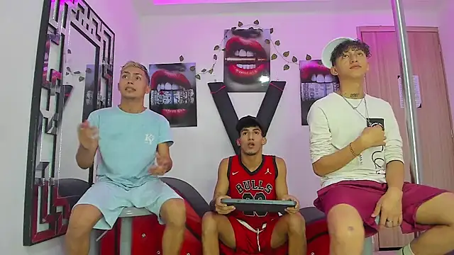 VERY HOT GUYS online show from October 1, 2025, 1:33 am