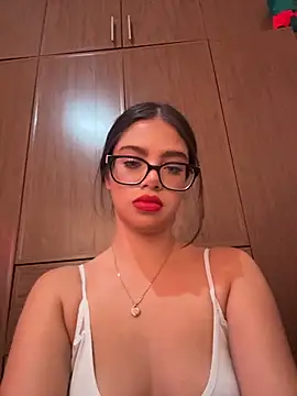 whitefoxxxx6 online show from December 13, 2025, 11:22 pm