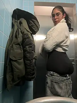 latingangsex online show from February 16, 2026, 5:55 pm