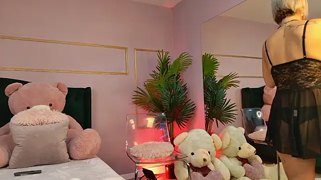 Snapshot of KirraWhite chatting on February 7, 2026, 5:26 am KirraWhite online show from February 7, 2026, 5:26 am