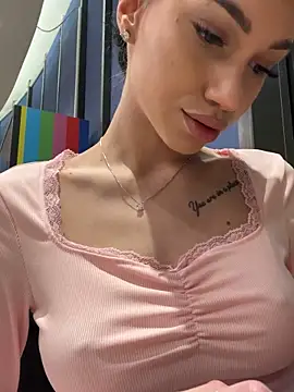 Snapshot of ilariea_girl chatting on February 6, 2026, 6:04 pm ilariea girl online show from February 6, 2026, 6:04 pm