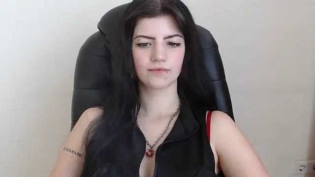 Snapshot of Miamoora chatting on October 3, 2025, 7:32 am Miamoora online show from October 3, 2025, 7:32 am