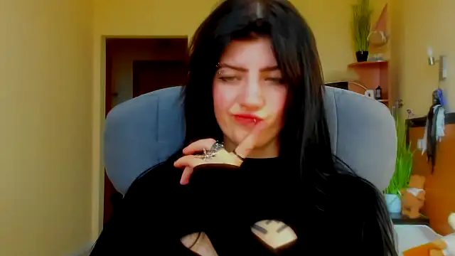 Snapshot of Miamoora chatting on October 26, 2025, 12:38 pm Miamoora online show from October 26, 2025, 12:38 pm