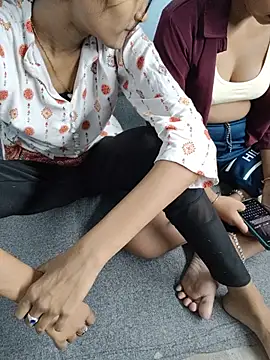 Unique girls90 online show from May 23, 2026, 8:35 am