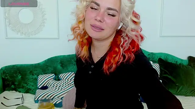 Naughty kittyy1 online show from October 11, 2025, 7:59 pm