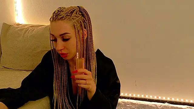 Sia a online show from December 15, 2025, 7:03 am