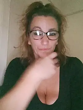 Fifi83Bell online show from November 27, 2025, 3:56 pm