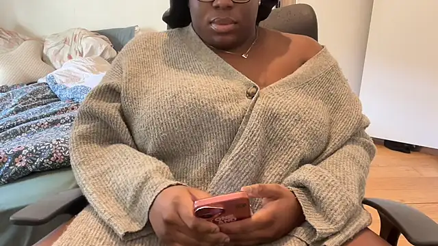 nanaisbackk online show from February 17, 2026, 9:28 am