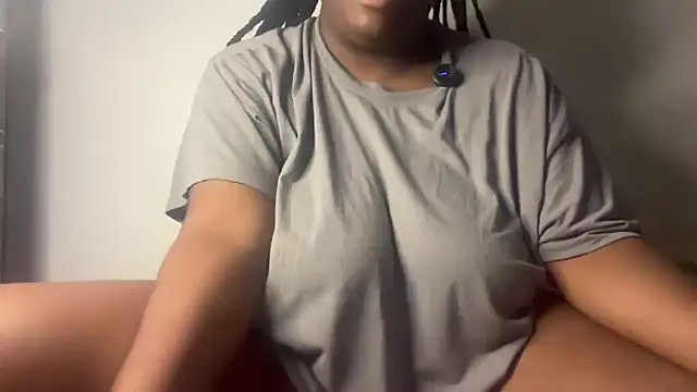 nanaisbackk online show from October 25, 2025, 5:06 am