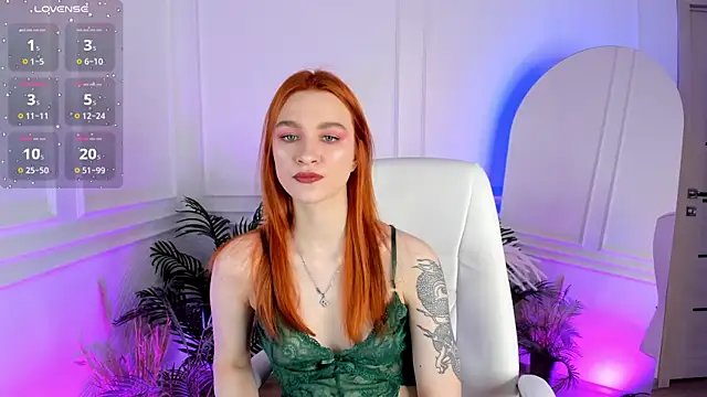 Snapshot of PollyMayer chatting on April 29, 2026, 8:48 pm PollyMayer online show from April 29, 2026, 8:48 pm