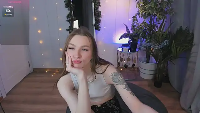 Snapshot of PollyMayer chatting on December 14, 2025, 8:47 pm PollyMayer online show from December 14, 2025, 8:47 pm