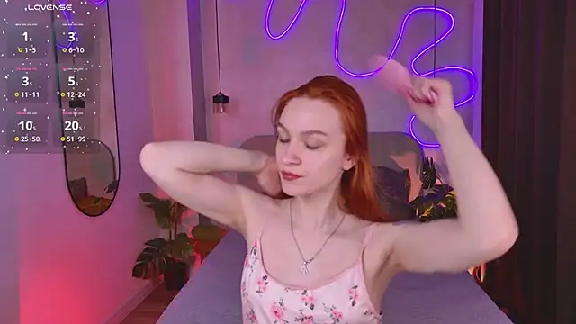 Snapshot of PollyMayer chatting on May 4, 2026, 8:44 pm PollyMayer online show from May 4, 2026, 8:44 pm