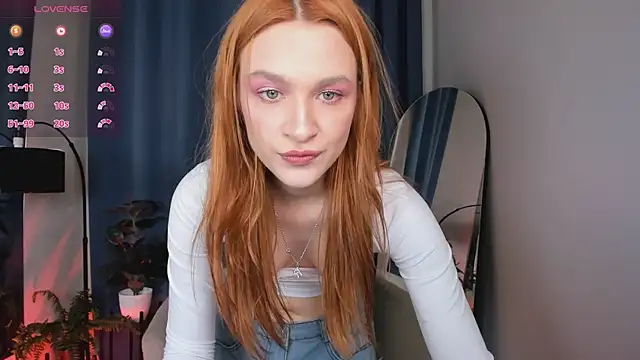 Snapshot of PollyMayer chatting on May 22, 2026, 8:40 pm PollyMayer online show from May 22, 2026, 8:40 pm
