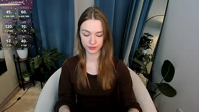 PollyMayer online show from April 14, 2026, 8:47 pm