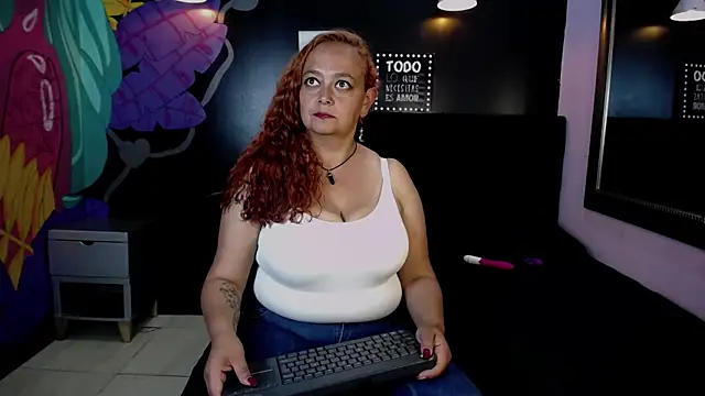 Snapshot of Thania_Milf chatting on November 15, 2025, 12:36 am Thania Milf online show from November 15, 2025, 12:36 am