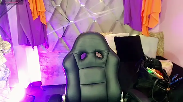 Miranda Collins online show from November 2, 2025, 11:04 am