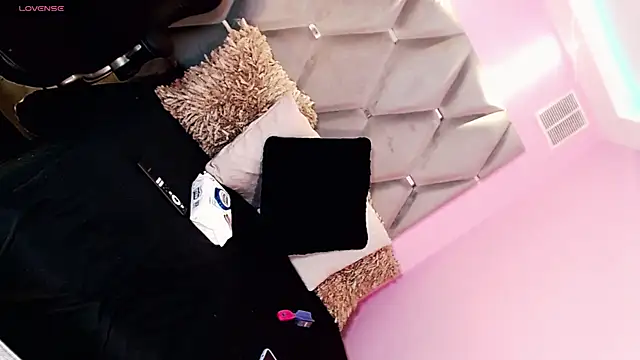 Miranda Collins online show from November 25, 2025, 11:10 am